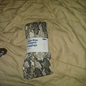 NWT CROPPED HIGH WAIST Leggings